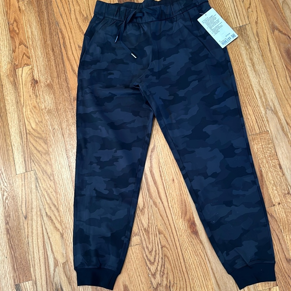 NWT Lululemon On The Fly Jogger.  Black camouflage size 8
